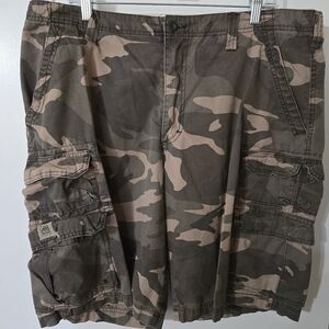 Mens Lee cargo shorts size 38 green camo